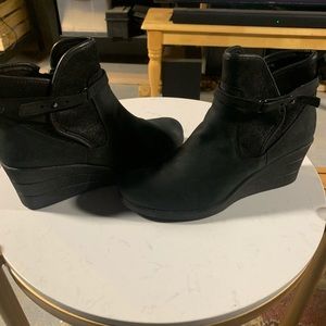 Uggs Leather Ankle Boot Size 8